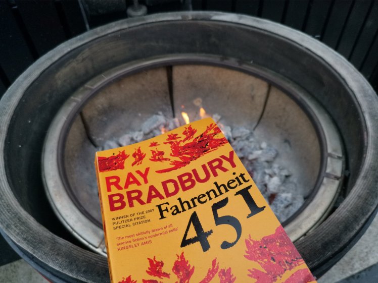 Burn All Books : Volume&nbsp;1